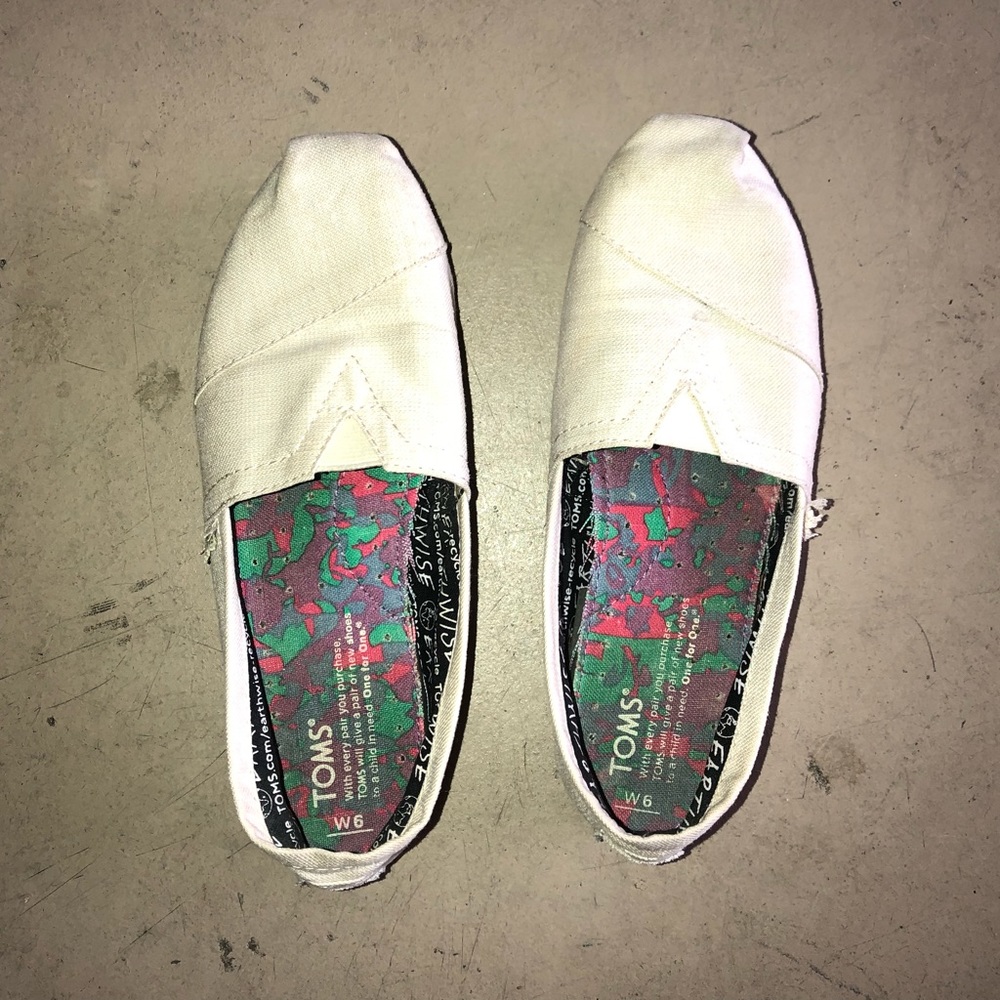 White canvas TOMS